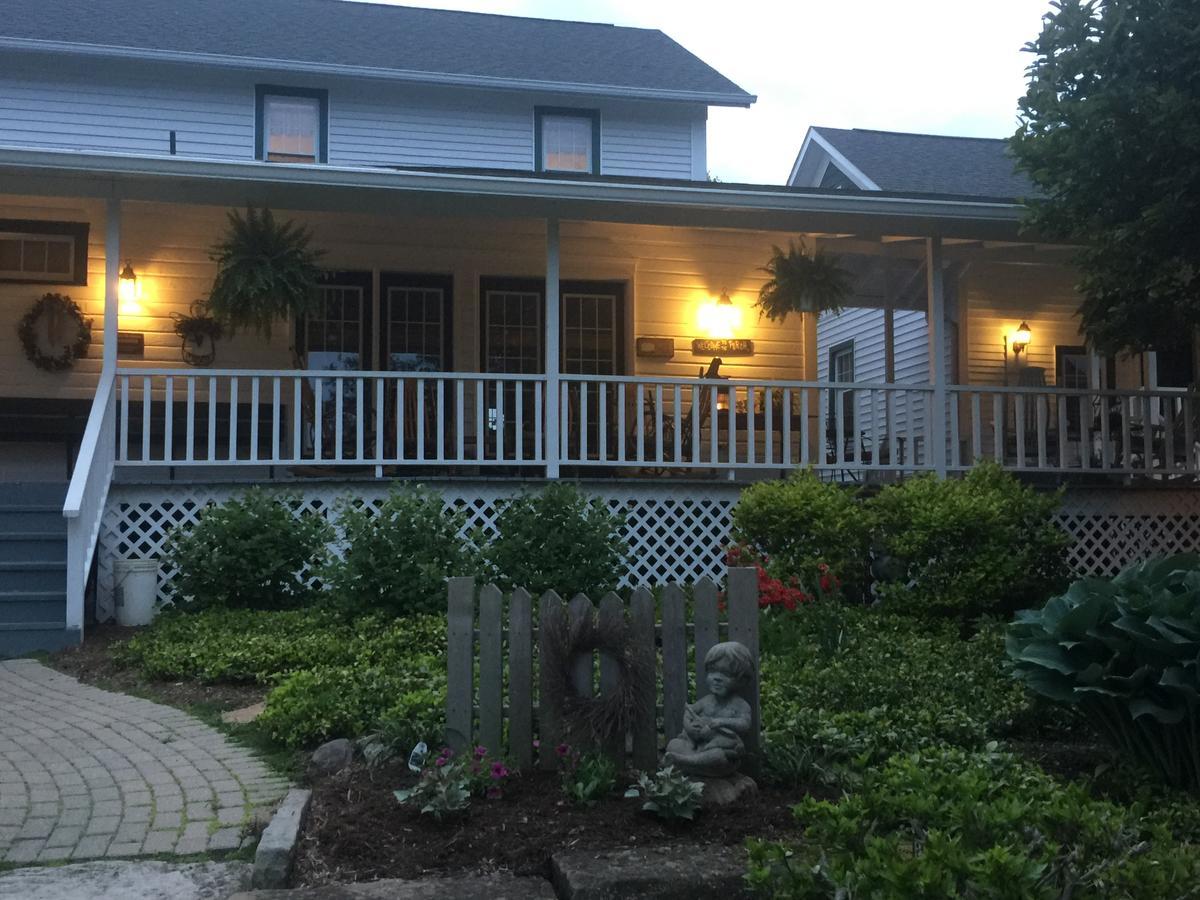 فندق Winesburgفي  Grapevine House المظهر الخارجي الصورة